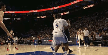 雷火电竞亚洲先驱-灰熊客场击败灰狼，莫兰特独揽高分