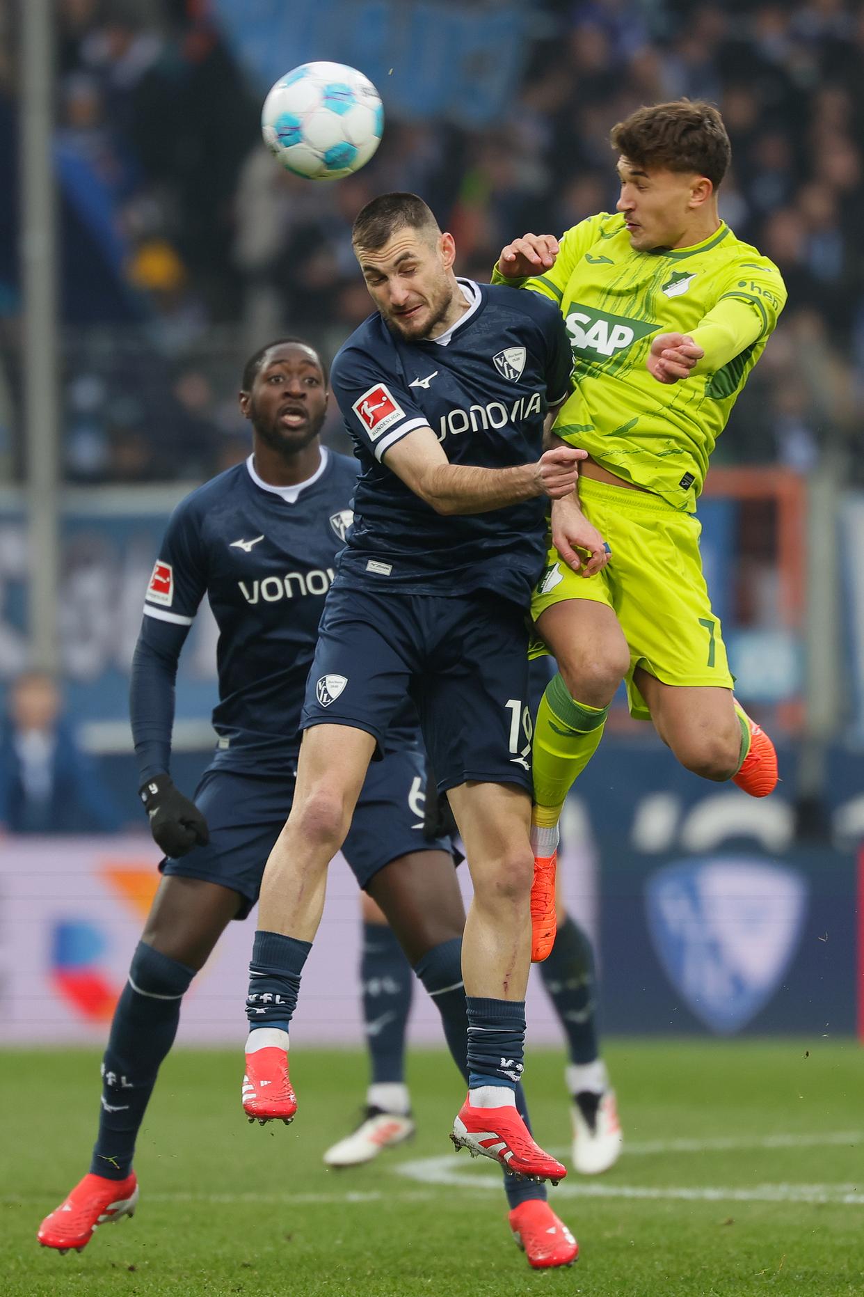 包含霍芬海姆客场大胜，德甲球队连续赢球势头强劲的词条