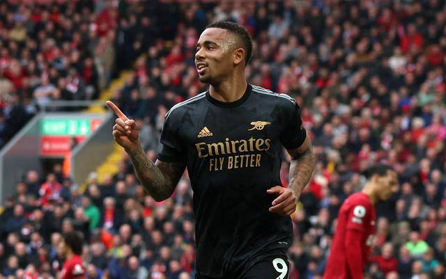 阿森纳逆转胜利，埃弗顿险胜