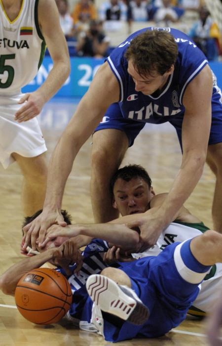 关于意大利战胜立陶宛，踏出晋级强的第一步的信息