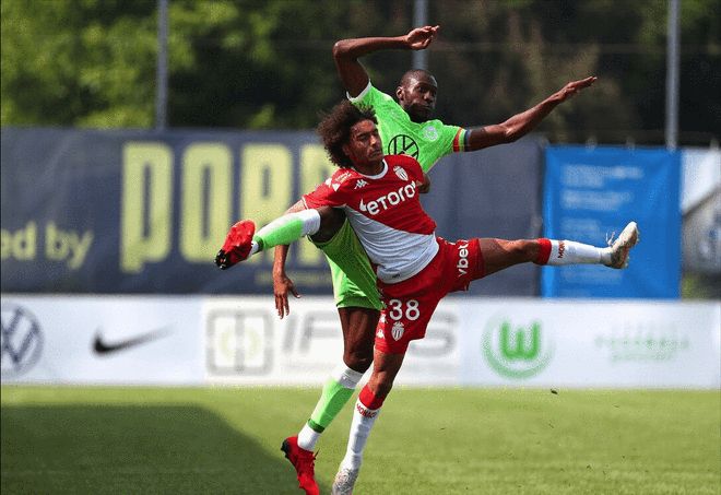 包含南特队在法国足球联赛中一路高歌猛进的词条