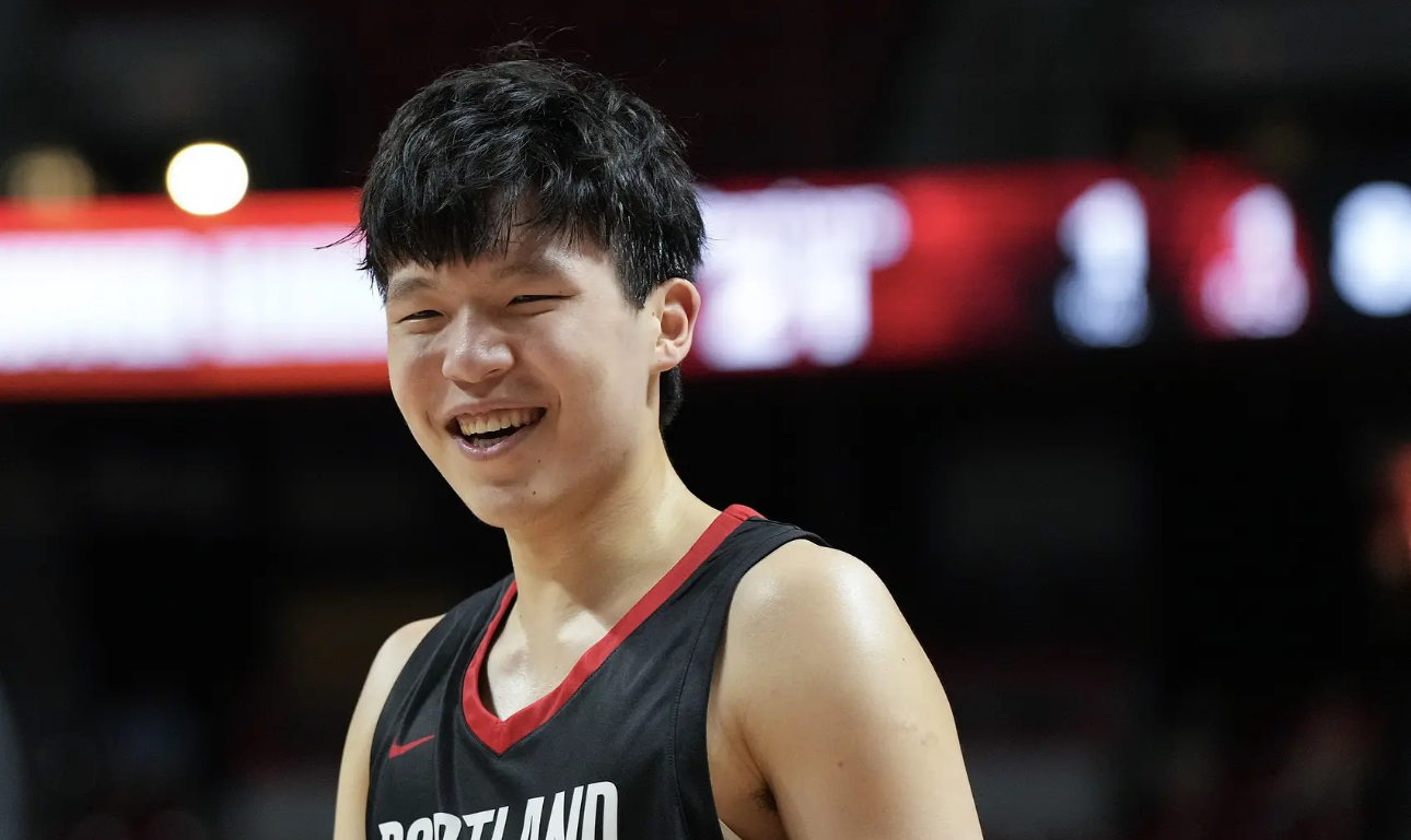 开拓者队球员团结一心赢得轰动的简单介绍