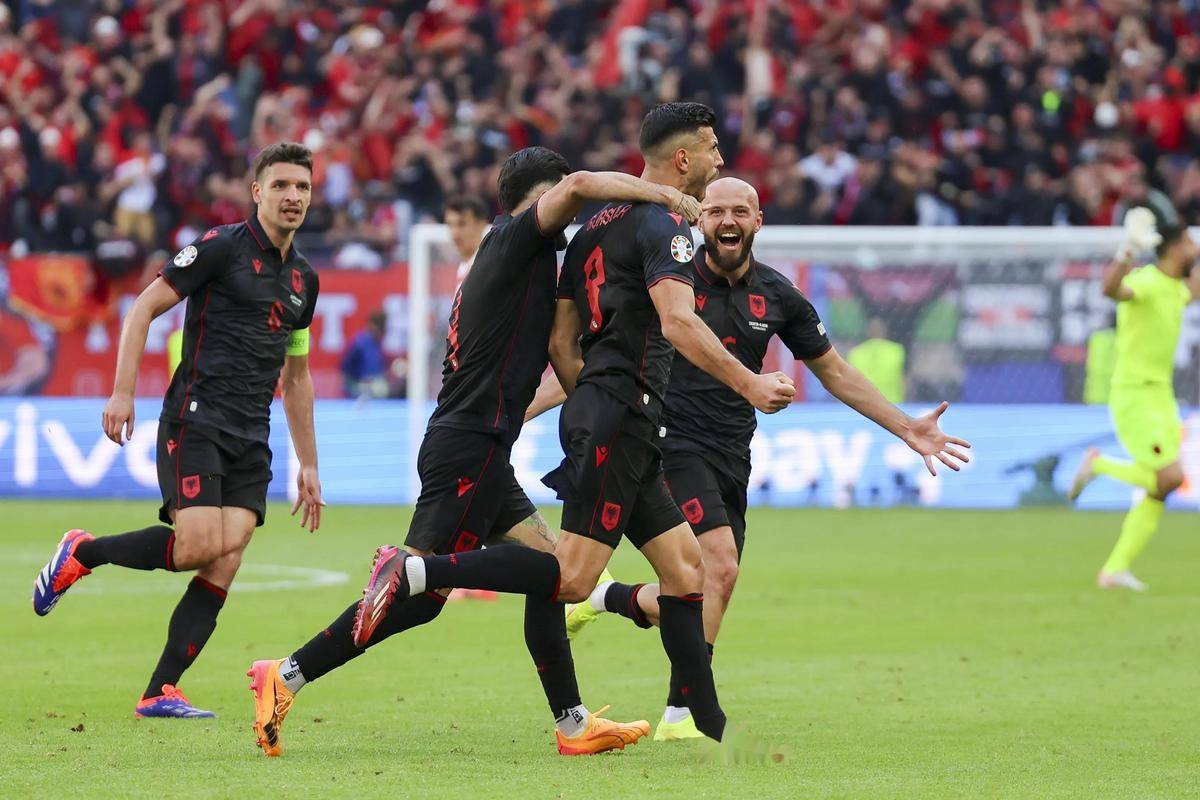 阿尔巴尼亚队奋勇拼杀，突围获胜