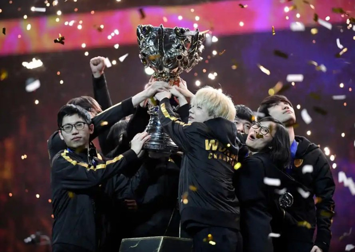 雷火电竞下载-S赛再创历史，冠军实至名归的简单介绍